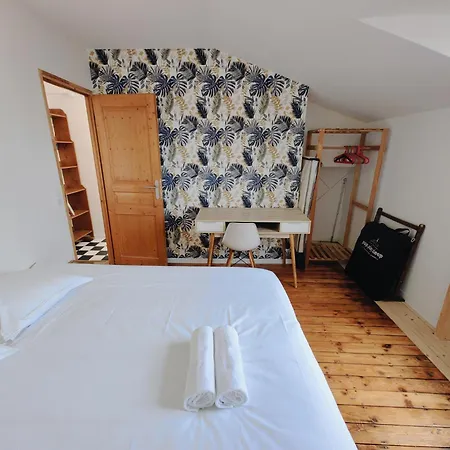 Hébergement de vacances Charming House 4 Bedrooms And Garden *