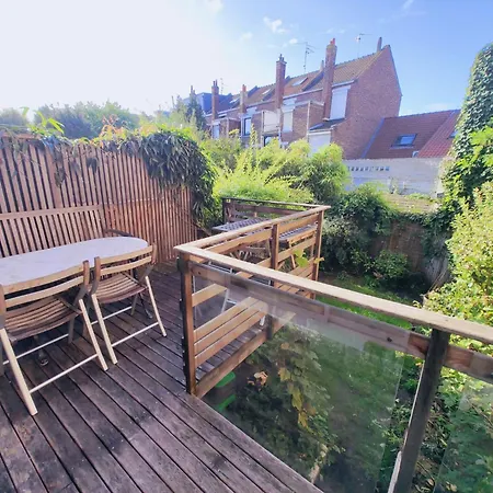 Charming House 4 Bedrooms And Garden Hébergement de vacances