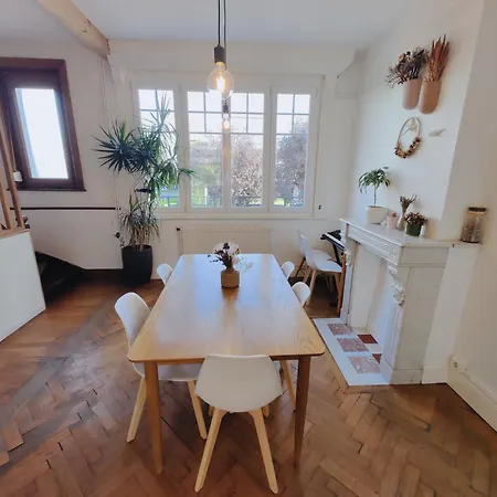 Hébergement de vacances Charming House 4 Bedrooms And Garden *