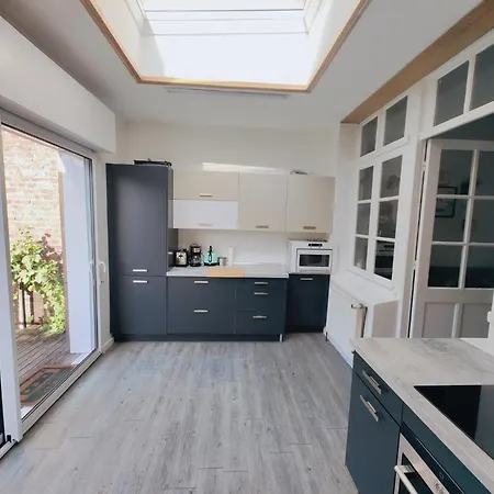 Hébergement de vacances Charming House 4 Bedrooms And Garden *