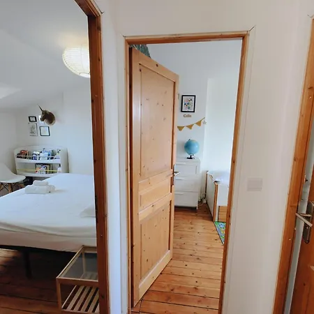 Charming House 4 Bedrooms And Garden Hébergement de vacances
