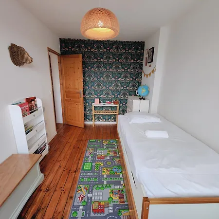 Charming House 4 Bedrooms And Garden Hébergement de vacances